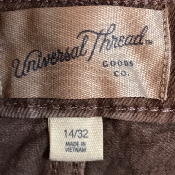 NWT Universal Threads Vintage Midi Stretch frayed hem shorts fitted hip … - Picture 4 of 9